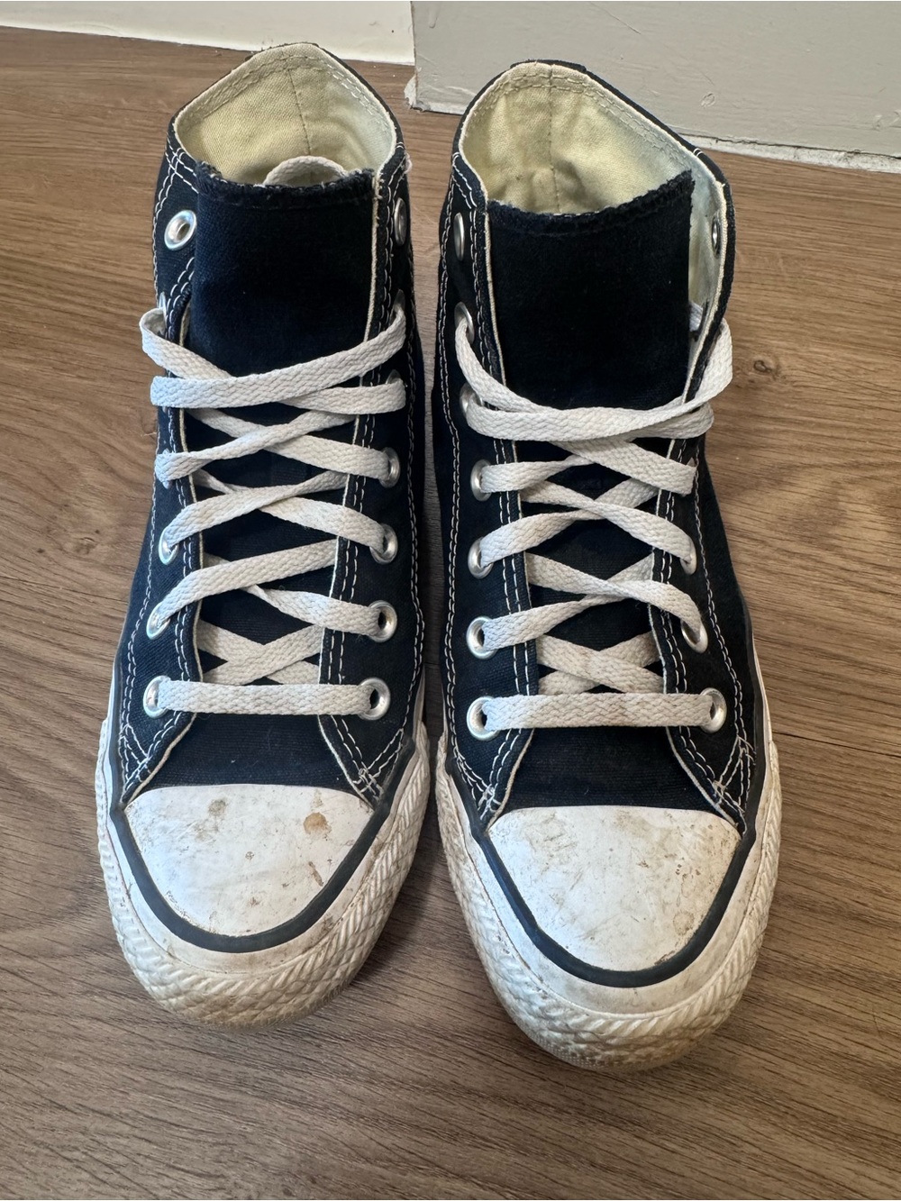 Converse women’s 6